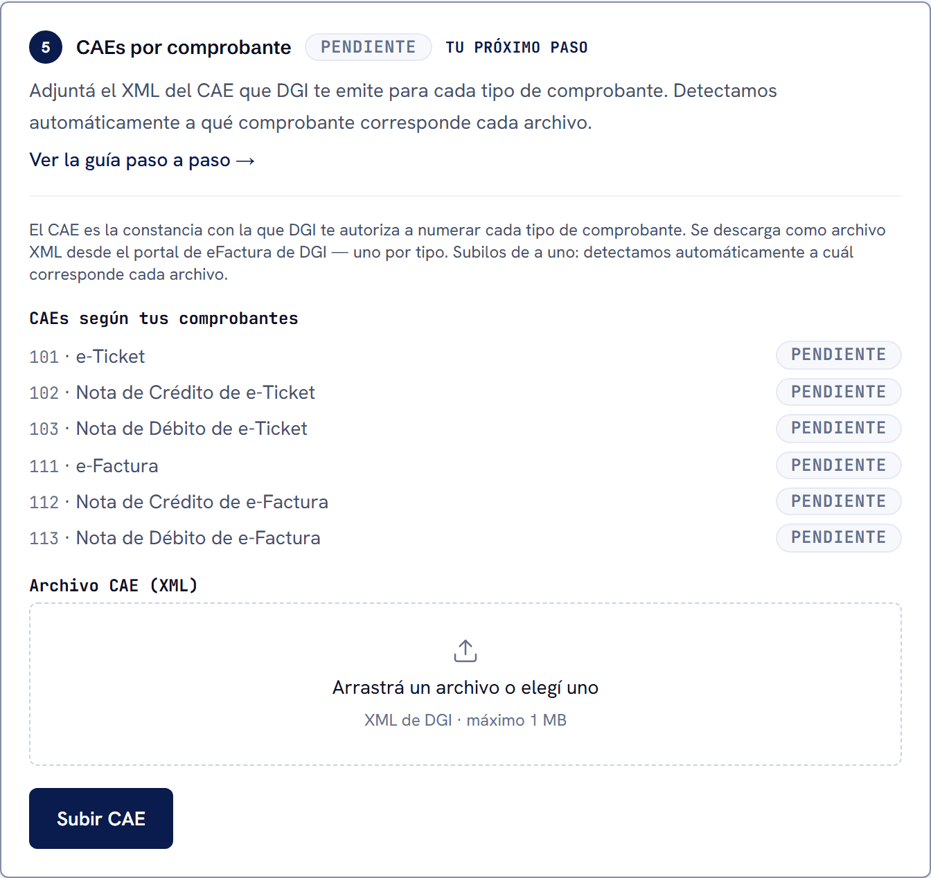 Card del paso 5 del checklist de facturar.uy: lista de CAEs esperados por código con badges de estado y la zona para subir el XML